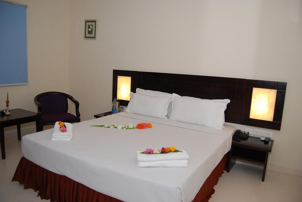 Finestays Shanti Priya Kolkata Exterior photo